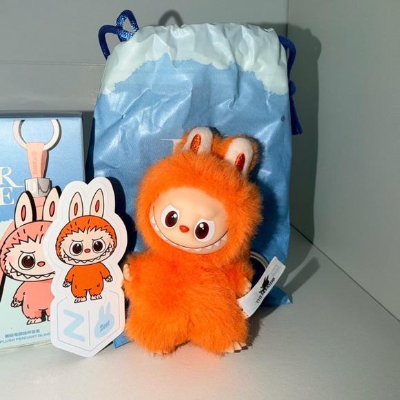 PopMart Labubu Pin For Love Letter - Z - Picture 4 of 10